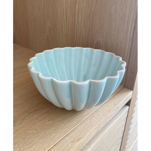 Hanne Bertelsen - Keramik håndlavet skål Rille blomst, isblå