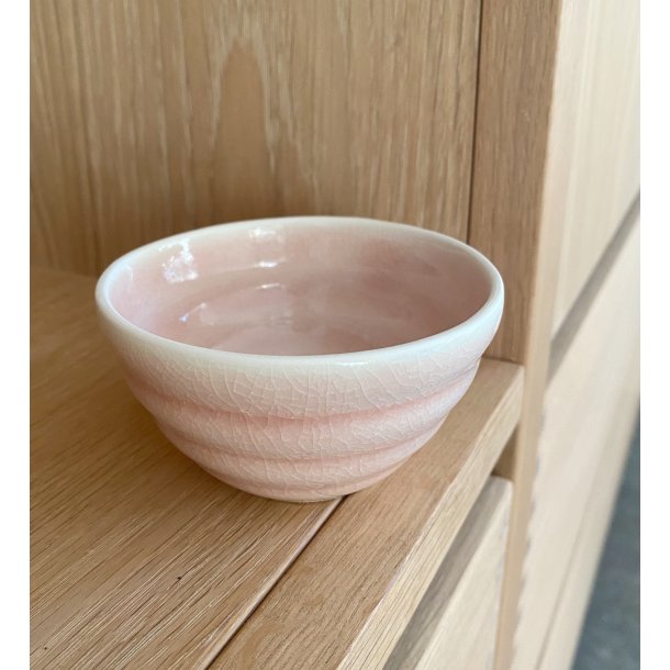 Hanne Bertelsen - Keramik håndlavet skål Rille lille, unika glasur, lyserød. KUN 2 TILBAGE