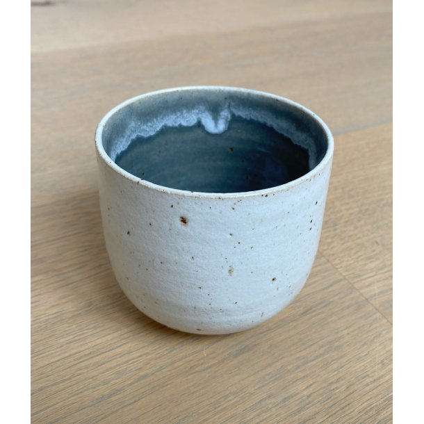 Tasja P. ceramics - Keramik håndlavet kop, hvid og grå, latte. KUN 1 TILBAGE
