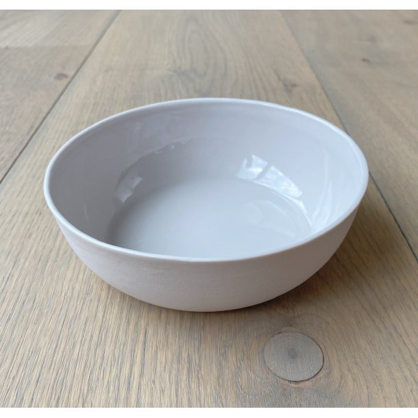 Line Rønnest - Keramik håndlavet skål / morgenmadsskål, lys lavendel. KUN 2 TILBAGE