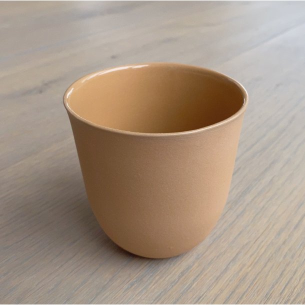 Line Rønnest - Keramik håndlavet kop, Lattekop, karamel. KUN 1 TILBAGE