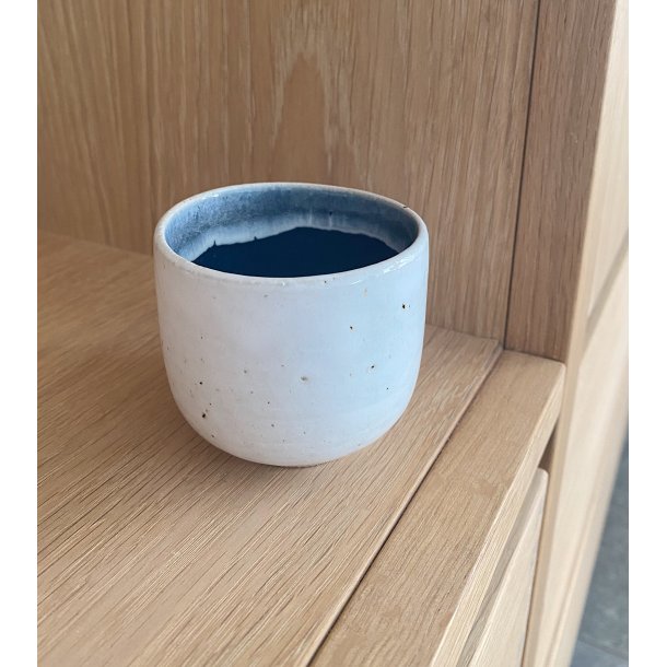Tasja P. ceramics - Keramik håndlavet kop, hvid og mørkeblå, espresso. KUN 2 TILBAGE
