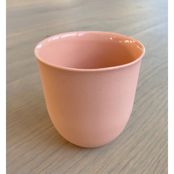 Line Rønnest - Keramik håndlavet kop, Lattekop, koral. KUN 2 TILBAGE